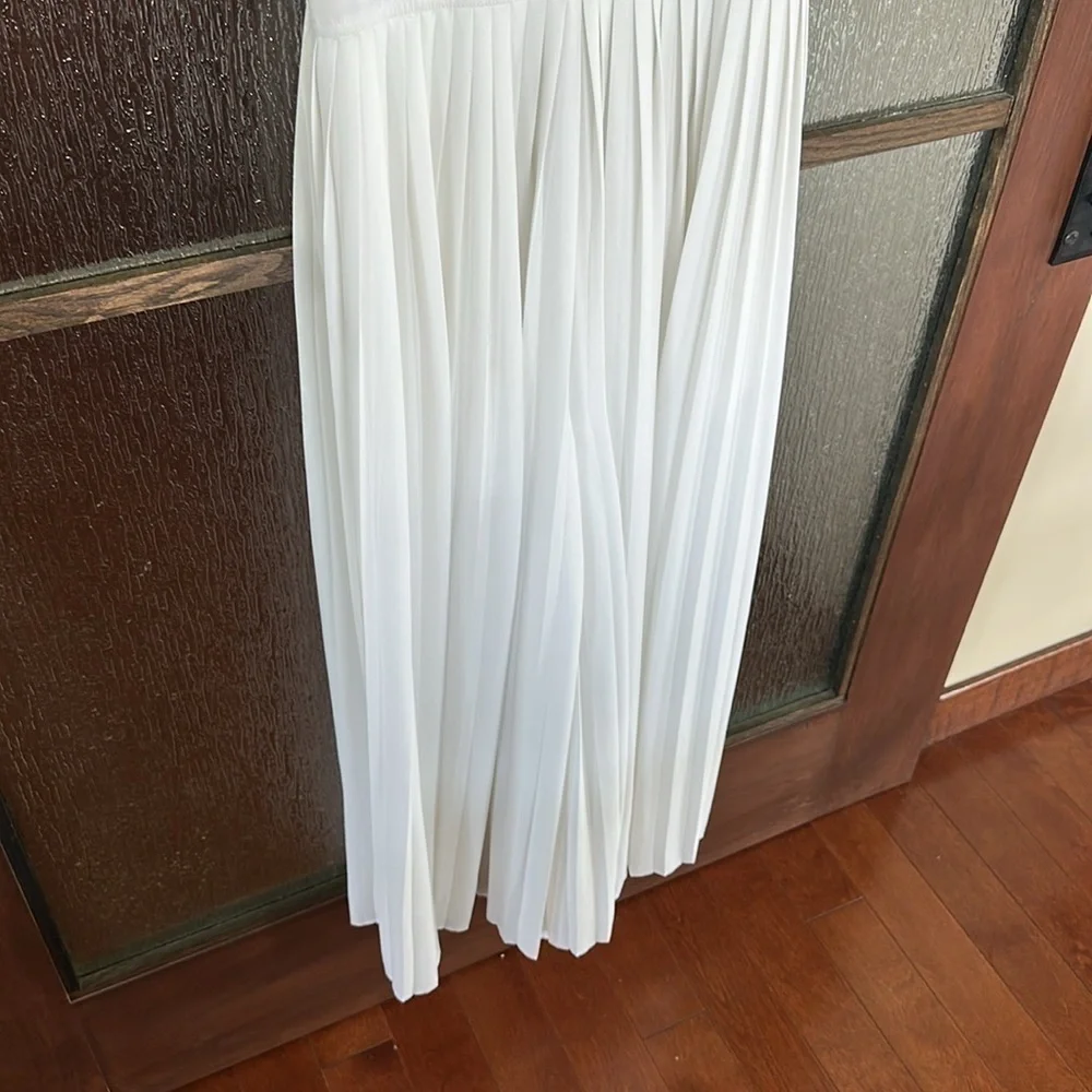 Vince Pleated Jumpsuit In Optic White V-Neck Sleeveless Size 6 - Picture 8 of 12